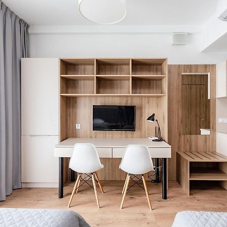 Apartament W Warszawie Dedykowany Parking Podziemny W Cenie, Wifi, Blisko Centrum New Apartment In Warsaw Finished To A High Specification Fitted Out To A High Standard On The 7Th Floor, Wifi, Underground Parking Price Included Buitenkant foto